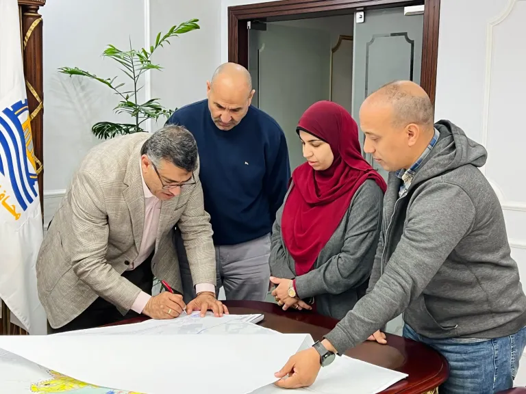 محافظ قنا يعتمد المخططات التفصيلية لمدن 