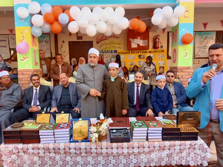 قيادات أزهر الشرقية يكرّمون حفظة القرآن بمعهد الصفوة