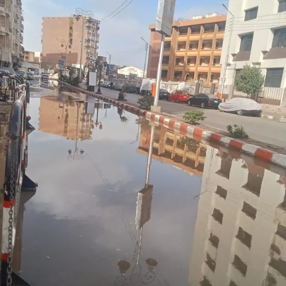 محافظ قنا يوجه بسرعة إصلاح كسر خط المياه بمنطقة 