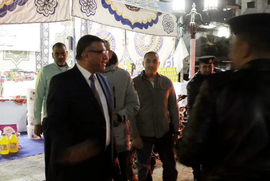 محافظ قنا يتابع تنفيذ قرار غلق المحال العامة 