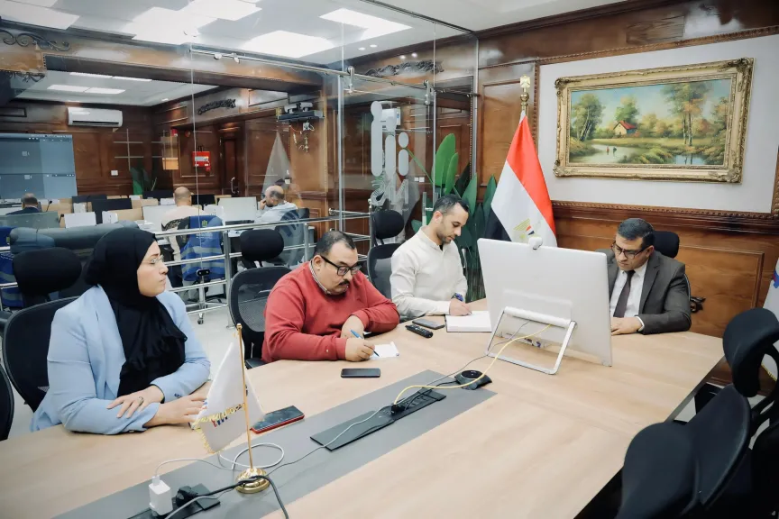 محافظ قنا يشارك بإجتماع مجلس المحافظين 