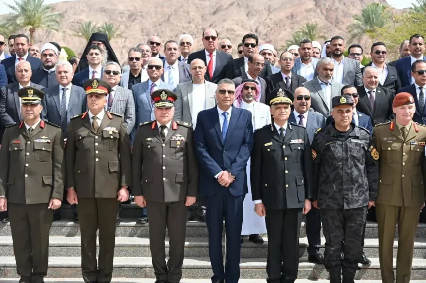 الإحتفال بالذكرى 37 لإسترداد طابا أمام قلعة صلاح ورفع العلم بالساحة 