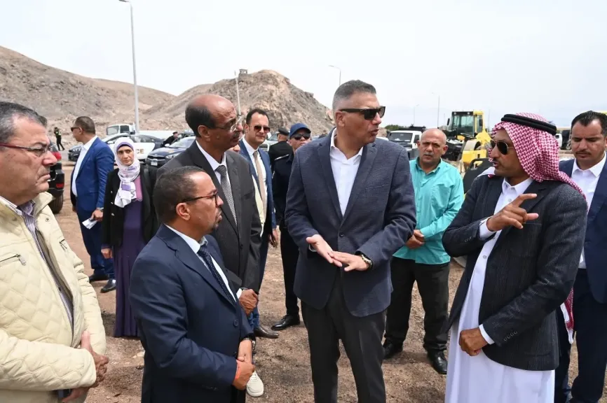 محافظ جنوب سيناء يتفقد ساحة إنتظار النقل الثقيل بطابا