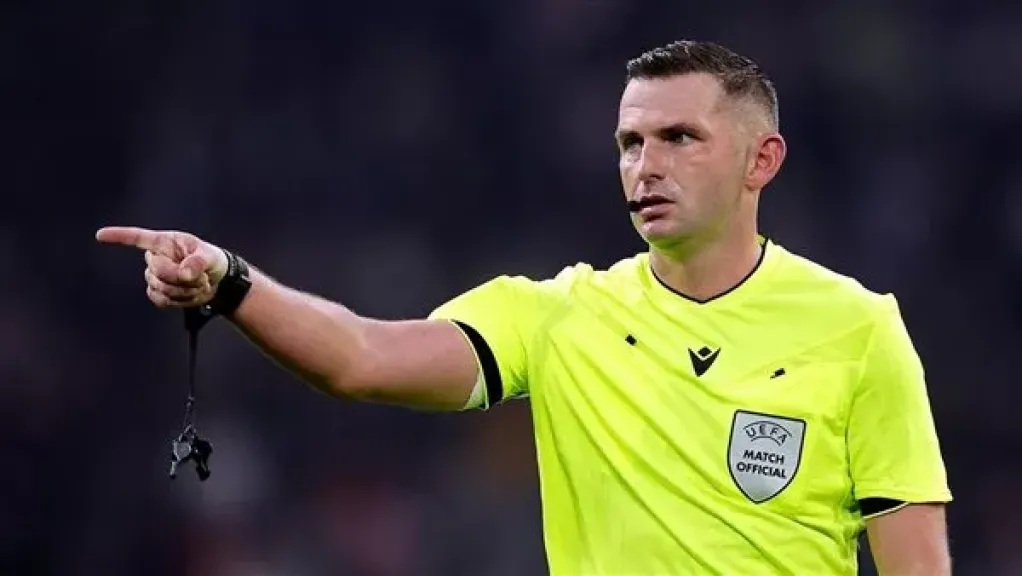 الحكم الإنجليزي مايكل أوليفر