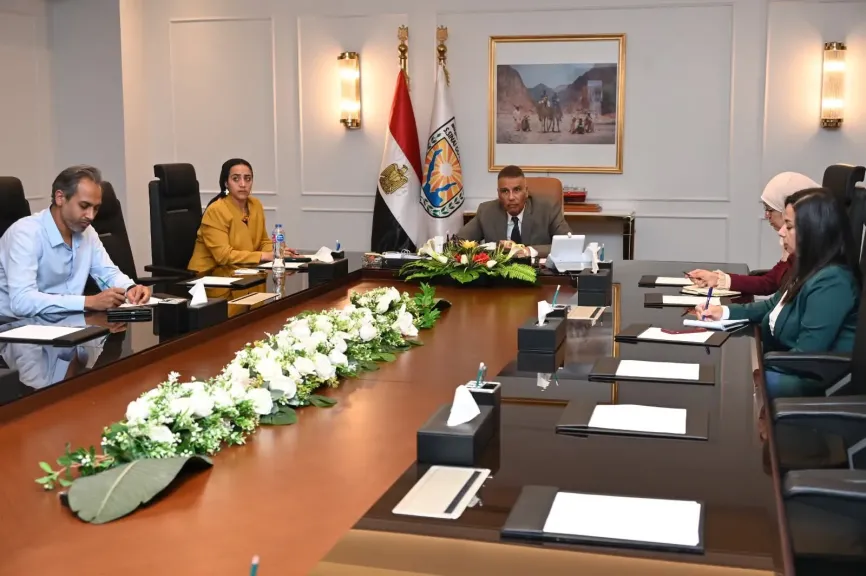 محافظ جنوب سيناء يجتمع مع رؤساء 