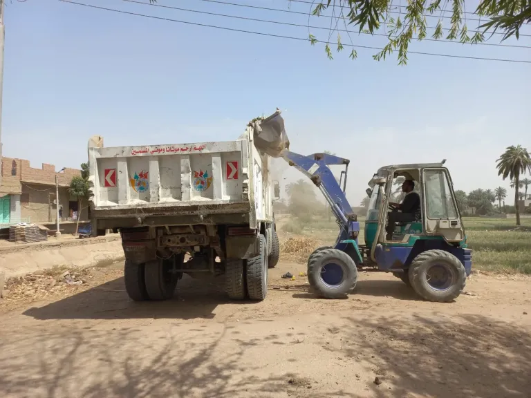 حملات نظافة ورفع كفاءة الطرق بقري قوص