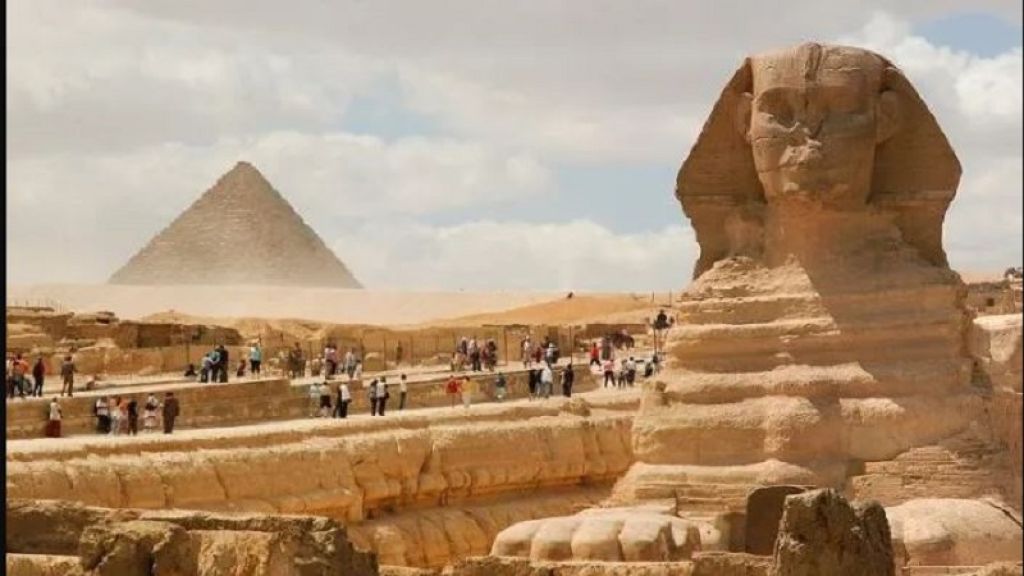 العاملين بقطاع السياحة