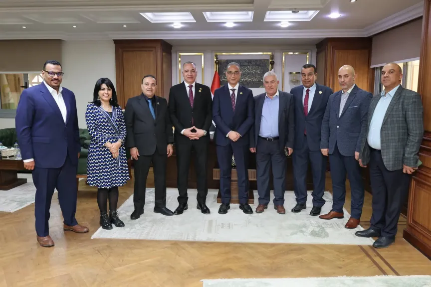 محافظ الجيزة يعقد لقاءً موسعًا مع أعضاء مجلسي النواب والشيوخ لبحث مطالب المواطنين