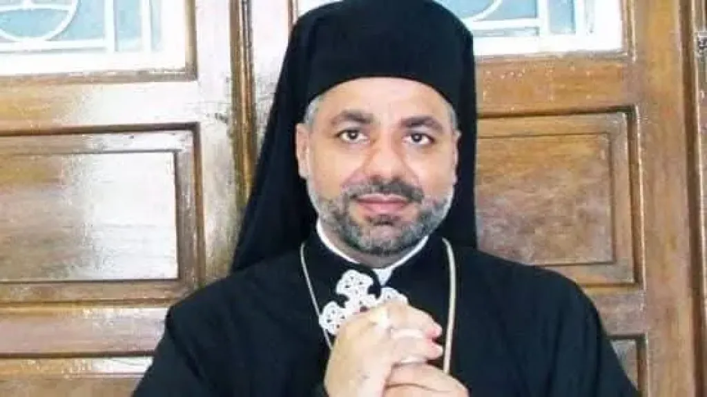 محافظ قنا يهنئ مطران الأقباط الكاثوليك 