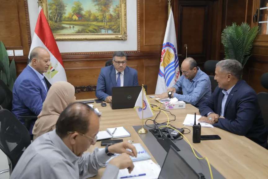 محافظ قنا يطلق منظومة المتابعة اليومية