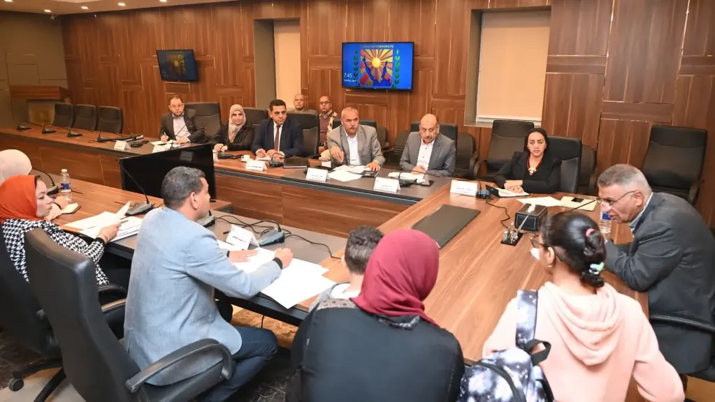 محافظ جنوب سيناء يستقبل شكاوى وطلبات المواطنين 