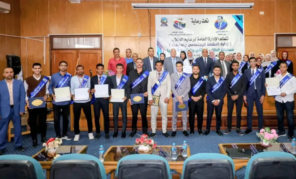 تكريم الطلاب المثاليين والنماذج المشرفة بجامعة قنا 