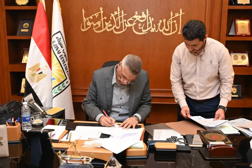 توقيع عقود تقنين الأراضيٍ بمدينة دهب 