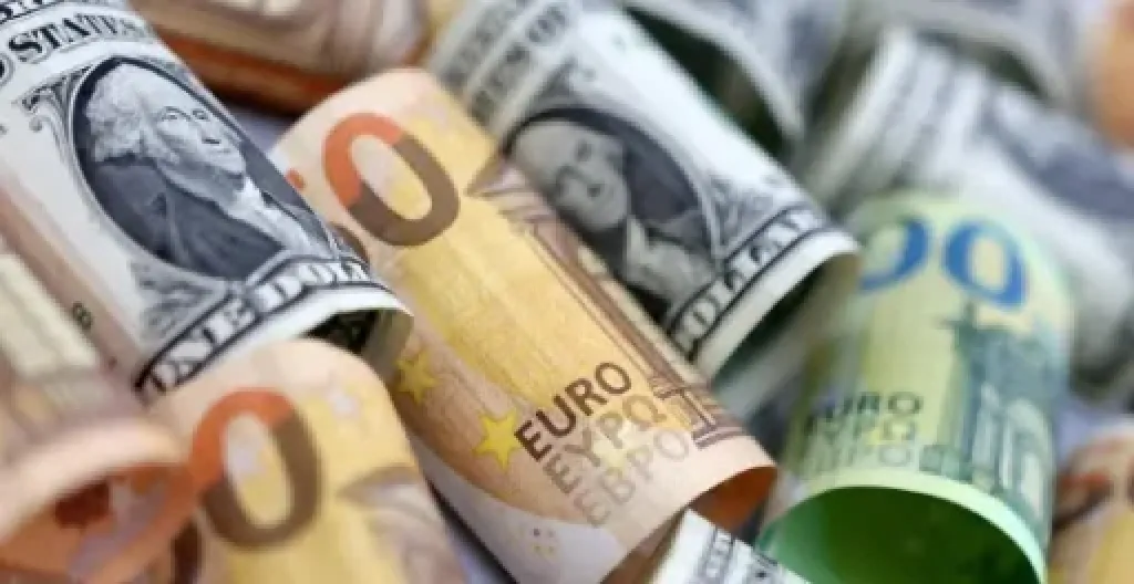 تراجع الدولار في مصر اليوم ينعش الجنيه ويعيد تشكيل سوق العملات