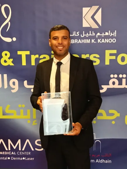 الكاتب الصحفي حسام راضي