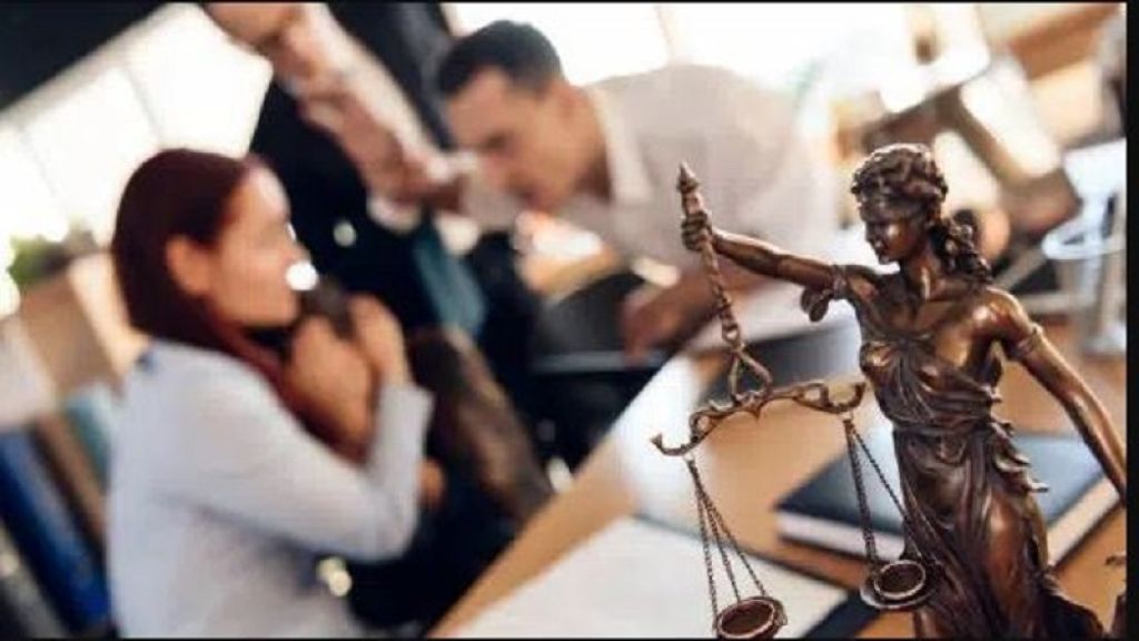 الزوجة والقانون