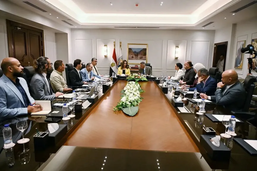 مناقشة مشروع جرين شرم وحماية الشعب المرجانية ودعم غرفة الغوص