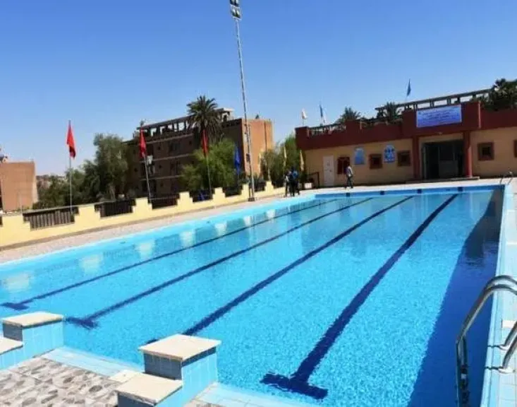حمام سباحة 
