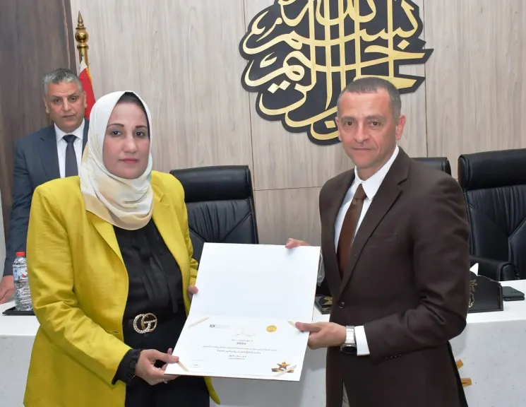 جانب من تكريم محافظ أسوان لحائزة التميز الحكومى