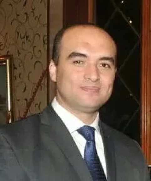   الدكتور معتز محمد أبوزيد قاض ومحاضر مواد القانون العام وخبير تشريعات حقوق الإنسان