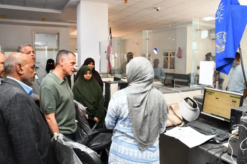 محافظ أسوان يتفقد التطوير التكتولجى بالعدوة