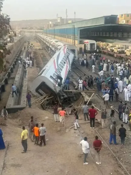 سقوط بوجي عربة بقطار السد العالي