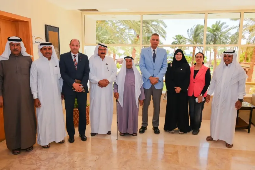 عواقل ومشايخ نويبع يشيدون بجهود المحافظ