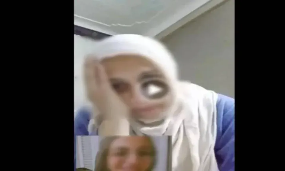 الطالبة 