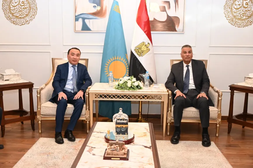 إجتماع محافظ جنوب سيناء وسفير كازاخستان 