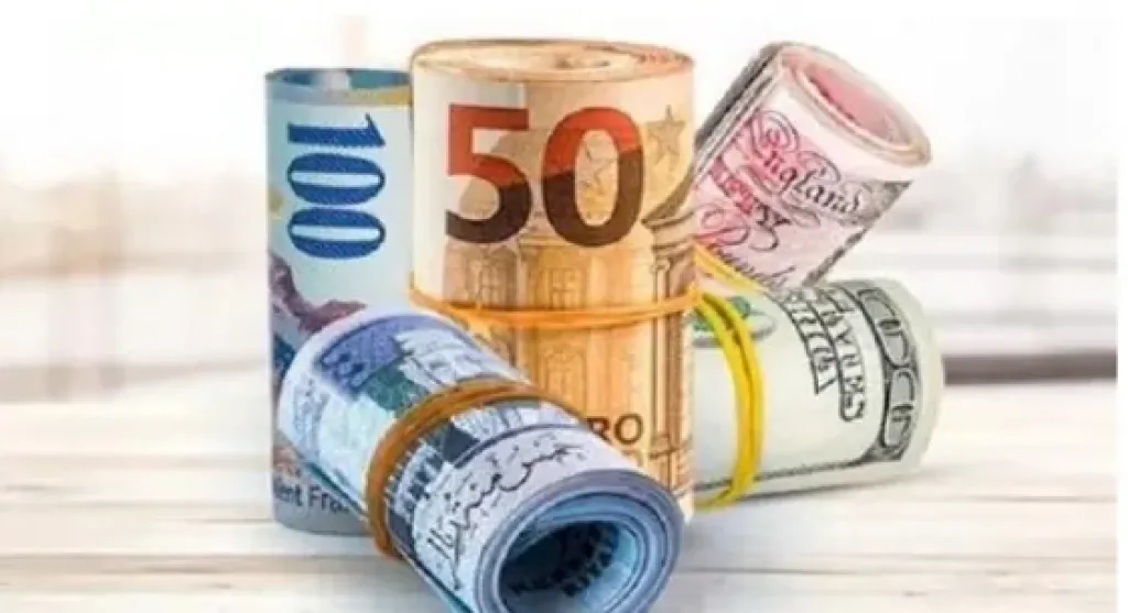 الدولار يتراجع والأسواق تترقب المركزي.. تحركات جديدة بأسعار العملات اليوم | الاقتصاد | الطريق