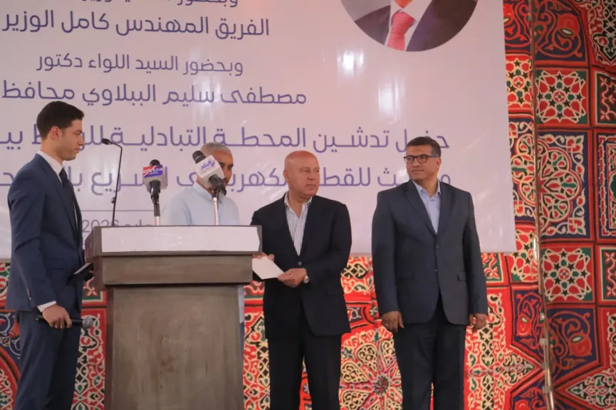 وزير النقل ومحافظ قنا يتفقدان مواقع العمل للقطار السريع 
