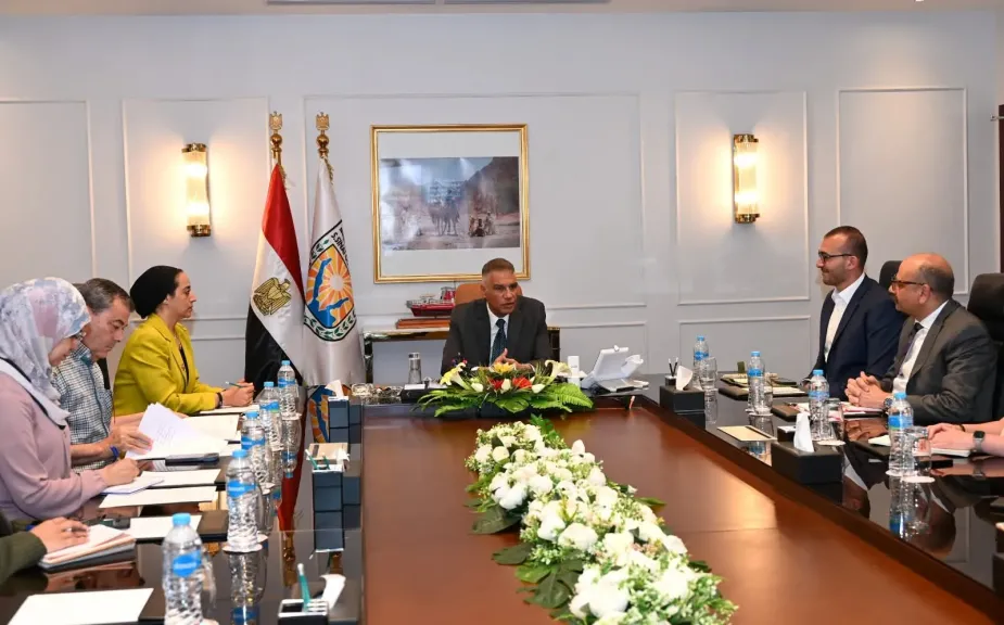 مشروعات الطاقة الشمسية بأبوزنيمة ونويبع والطور 