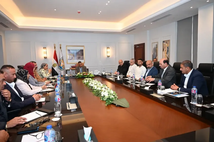 مناقشة أزمة الإسكان بشرم الشيخ مع المطورين العقاريين 
