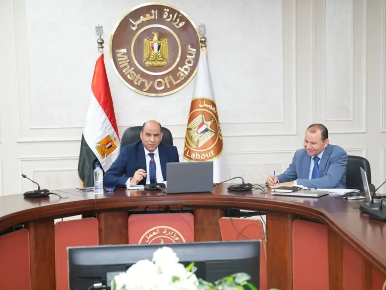 وزير العمل يعلن الانتهاء من فحص أوراق 4 لجان عمالية تمهيدًا لاعتمادها
