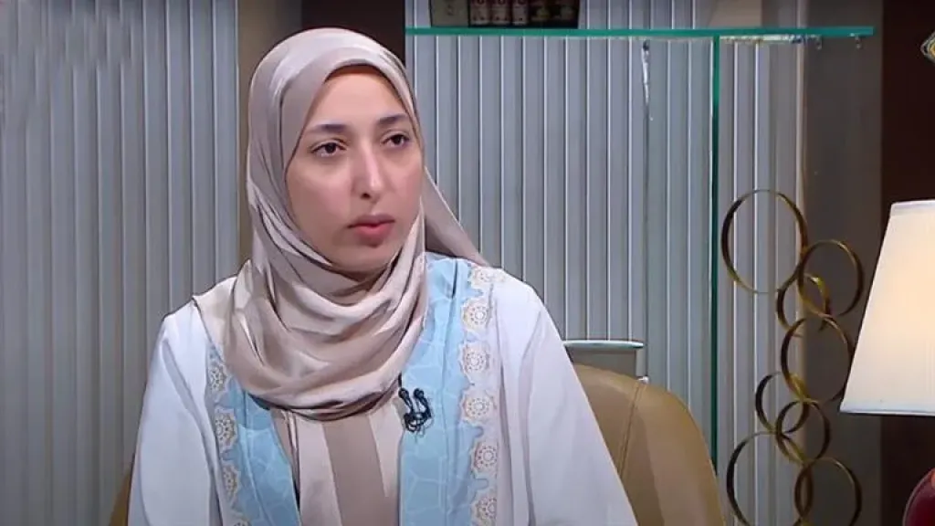 هل ارتداء السواد بعد وفاة الزوج لفترة طويلة حرام؟.. أمينة الفتوى تجيب
