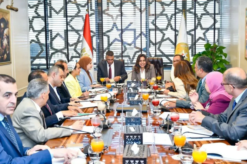 وزيرة المحليات والبيئة ومحافظ جنوب سيناء يناقشان مشروع “جرين شرم” وتحويل شرم الشيخ لمدينة خضراء