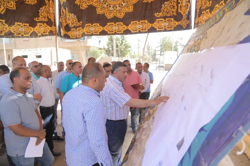 محافظ قنا يتفقد كورنيش النيل بنقادة وعدد من المناطق السكنية ذات الطابع المعماري الخاص