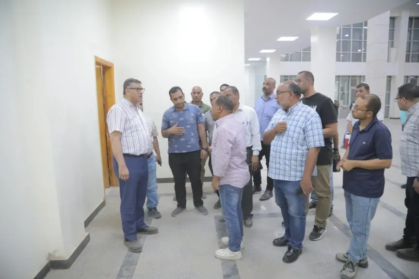 محافظ قنا يتفقد التجهيزات النهائية لإفتتاح ”مجمع موقف قنا الجديدة” ويوجه بمراجعة أعمال المرافق وتوصيل الإنترنت