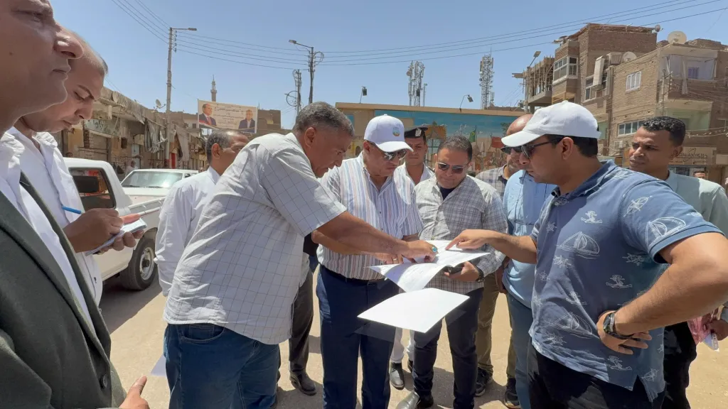 محافظ قنا يتابع مشروعات الخطة الإستثمارية بقوص وتطوير البنية التحتية وإزالة الإشغالات ودعم القطاع الصحي