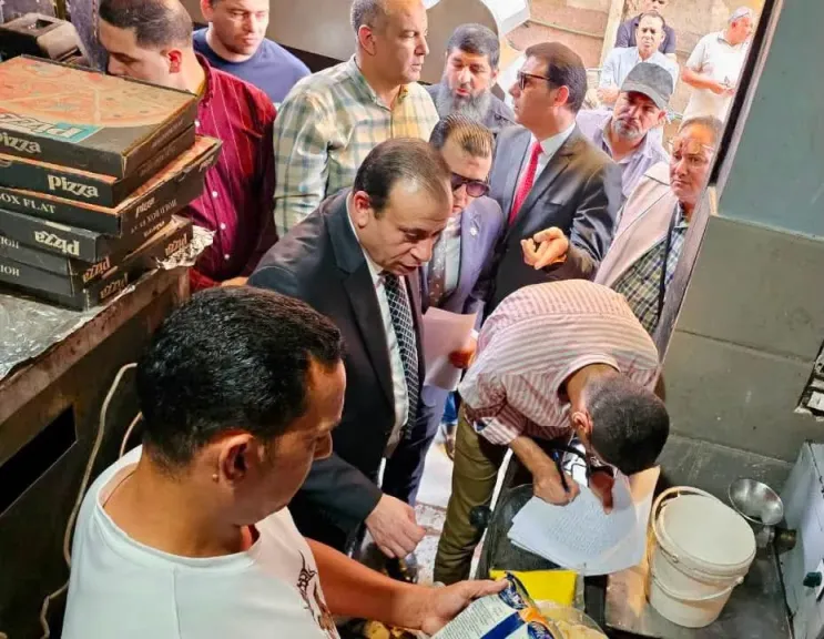 لحوم مجهولة وأغذية فاسدة.. النيابة الإدارية تفتح تحقيقًا عاجلًا بشأن مطعم غير مرخص بمطوبس(صو)
