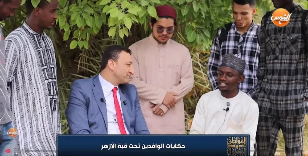 ”يا أُمي وجدتها في مصر”.. قصة طالب إفريقي أبكت الحاضرين في برنامج ”المواطن والمسؤول”