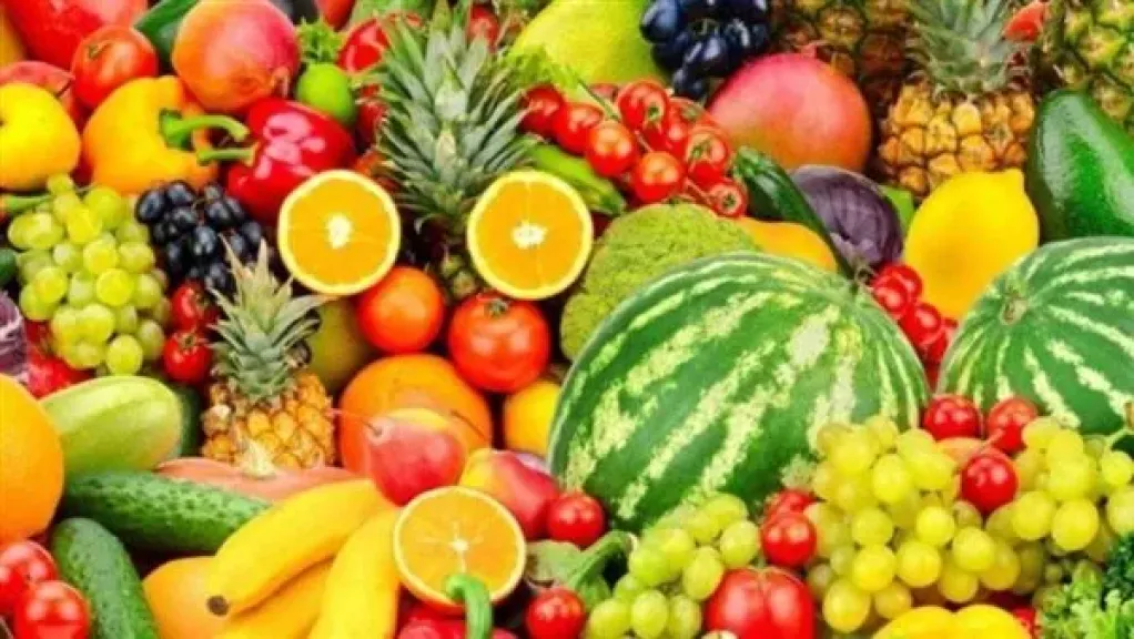 أسعار الفاكهة اليوم السبت في الأسواق.. ارتفاع الخوخ والبرقوق