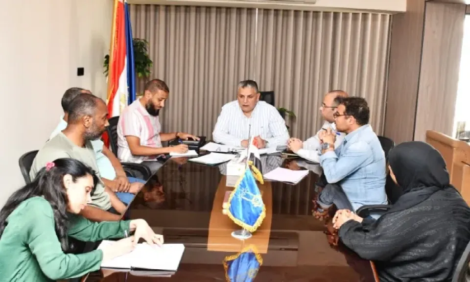 تعزيز كفاءة النظافة بأسوان.. توجيهات مشددة بالصيانة الدورية وتوفير مستلزمات التشغيل