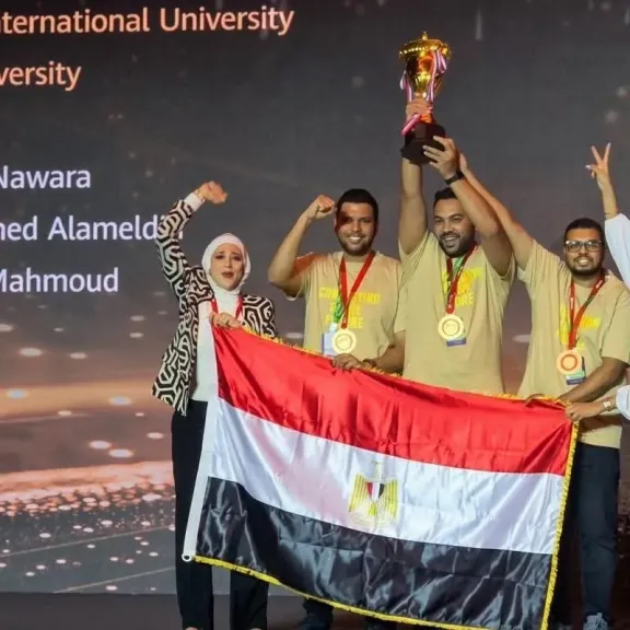 إنجاز عالمي لطلاب هندسة وعلوم الحاسب بجامعة الملك سلمان بإقتناصهم الميدالية الذهبية والكأس Huawei ICT Competition بالصين