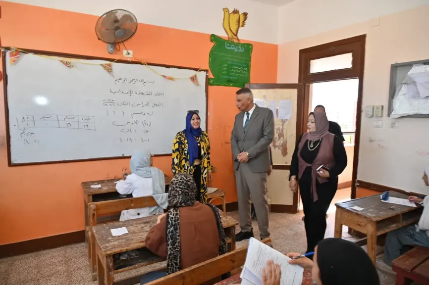 محافظ جنوب سيناء يتابع سير إمتحانات الشهادة الإعدادية بمدرسة الزهور الإعدادية بنات بطور سيناء