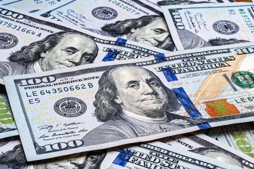سعر الدولار يتراجع 50 قرشًا أمام الجنيه خلال التعاملات الصباحية