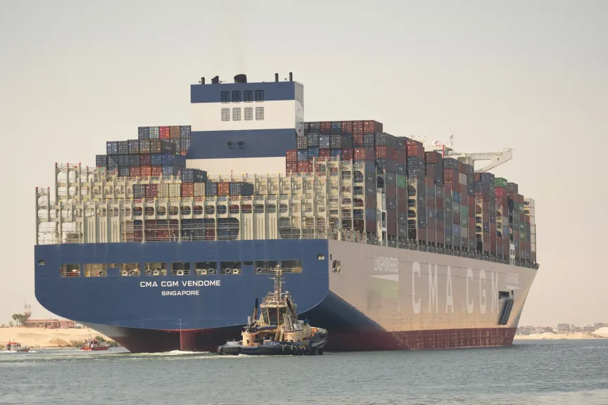 لأول مرة .. عبور سفينة الحاويات الفرنسية العملاقة CMA CGM VENDOME بقناة السويس
