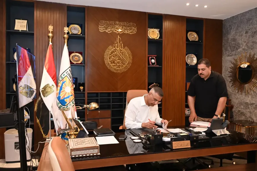 محافظ جنوب سيناء يعتمد عدد من عقود تقنين الأوضاع بدهب ورأس سدر ويوجه بسرعة إستكمال الإجراءات