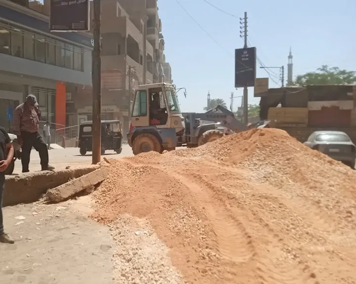 بدء أعمال توسعة شارع الري بالقوصية