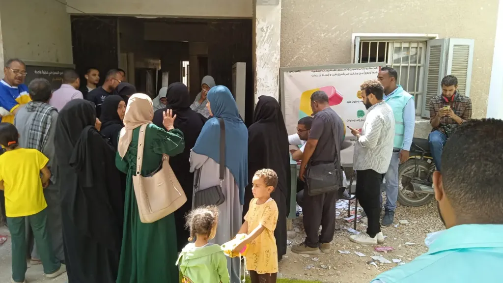قافلة ”تمكين” بنجع حمادي توقع الكشف الطبي علي 217 مواطن و67 عملية جراحية و90 نظارة بالتعاون مع بنك مصر